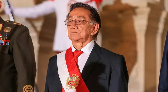 Congreso de Perú elige a José Balcázar como presidente interino.