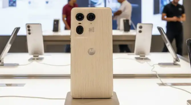 Este celular tiene pantalla curva y su panel es la envidia de muchos en 2026.