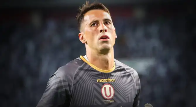 Sebastián Britos podría perder titularidad tras regreso de Aguerre.