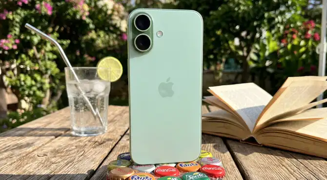 Este celular tiene dimensiones pequeñas, pero es sumamente potente.