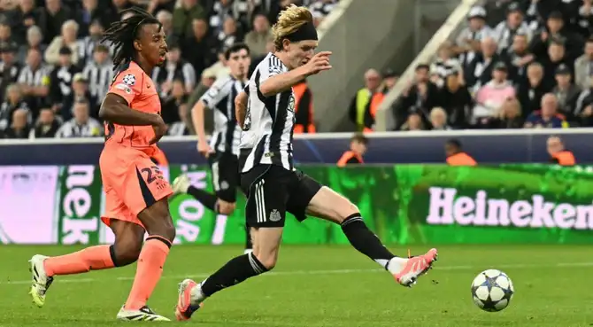 Barcelona juega ante Newcastle en el Estadio St. James’ Park en el Reino Unido.