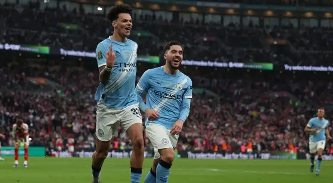 Arsenal vs. Manchester City juegan en Wembley por la final de la Carabao Cup 2025-2026.