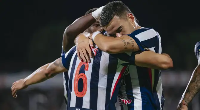 Futbolista de Alianza Lima sufrió golpe en el tobillo.