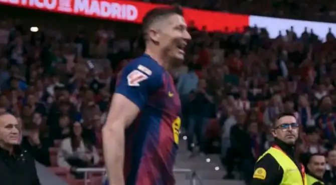 Gol de Robert Lewandowski para el 2-1 de Barcelona a Atlético de Madrid.