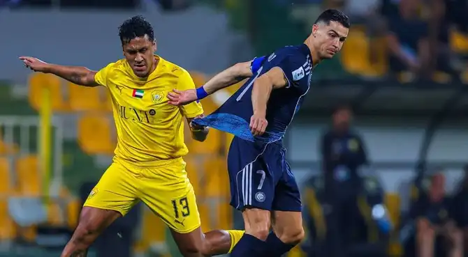 Renato Tapia protagonizó un curioso momento con Cristiano Ronaldo en la AFC Champions League 2.