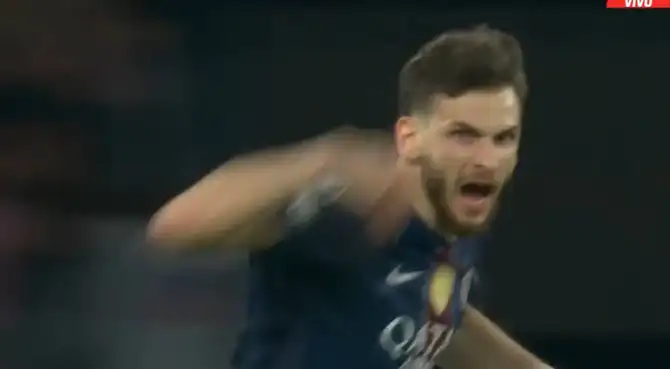 Khvicha Kvaratskhelia anotó un golazo en la semifinal de Champions League.