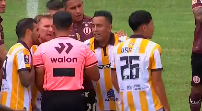 Christian Cueva fue expulsado al minuto 3 en el Universitario vs Juan Pablo II. Foto: L1 Max