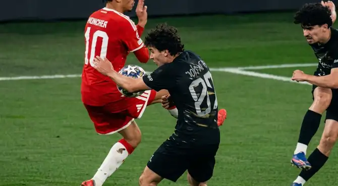 Árbitro no cobró penal a Bayern Múnich ante PSG y desató la polémica en la semifinal de Champions League