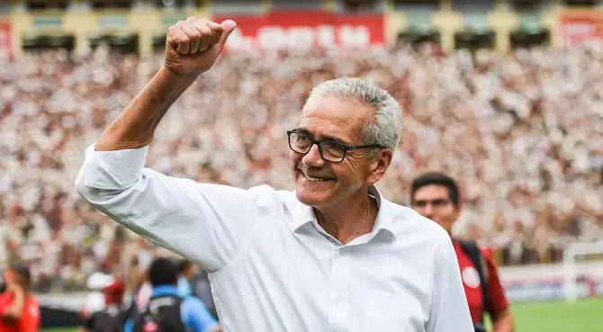 Gregorio Pérez dio sorpresiva noticia sobre su carrera como DT. Foto: Universitario