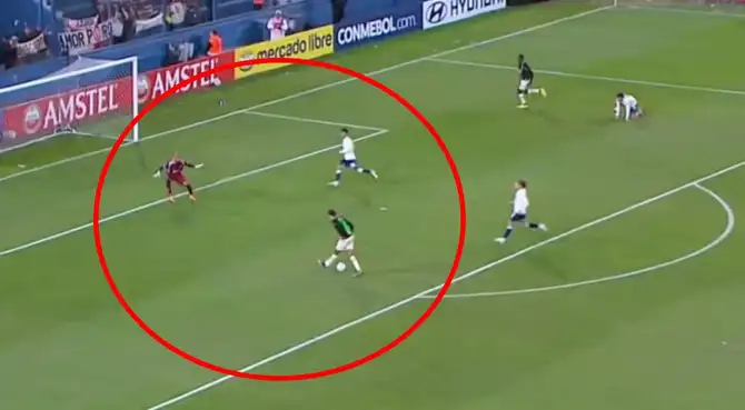 Martín Pérez Guedes falló una clara ocasión de gol frente al arco. Martín Pérez Guedes falló una clara ocasión de gol frente al arco.
