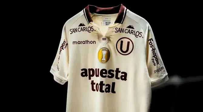 Futbolista se fue tricampeón de Universitario y ahora hará su debut en mítico club