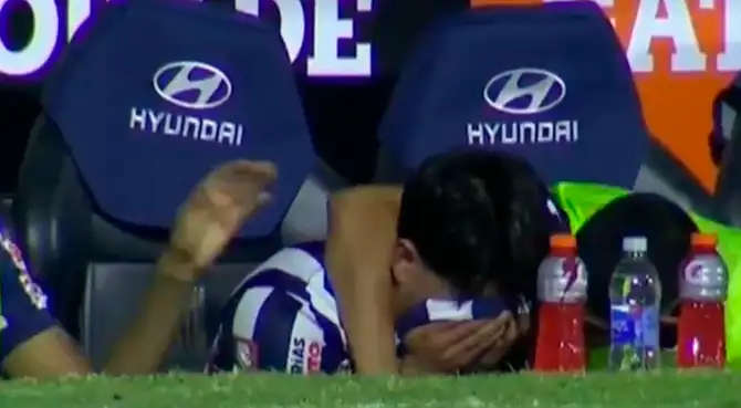 Fernando Gaibor se emocionó en el banco de suplentes de Alianza Lima.