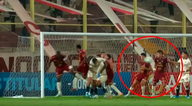 Todo Universitario de Deportes pidió penal por mano de Tolima en el área.