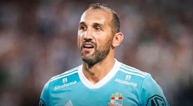 Campeón con Sporting Cristal dio fuerte crítica por fichaje de Hernán Barcos