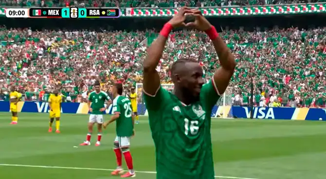 Julián Quiñones anotó el 1-0 de México ante Sudáfrica.