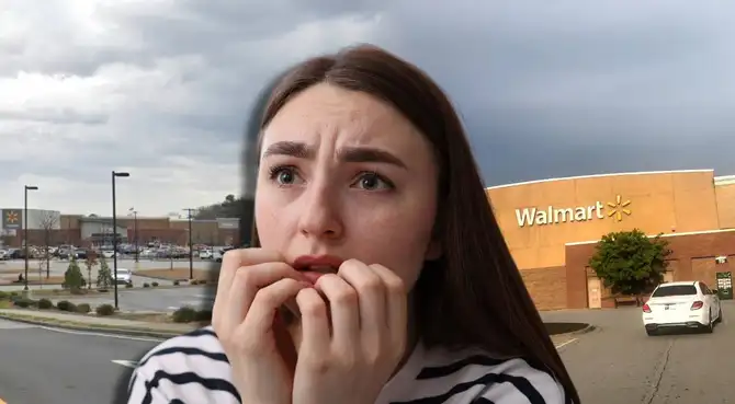Un empleado adolescente del Walmart en Peachtree Parkway reportó un vehículo sospechoso al 911. Un empleado adolescente del Walmart en Peachtree Parkway reportó un vehículo sospechoso al 911.
