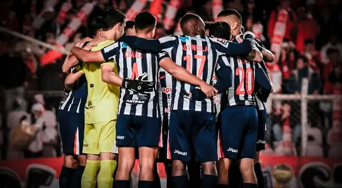 Alianza Lima sorprendido al conocer que dos jugadores quieren salir del club.