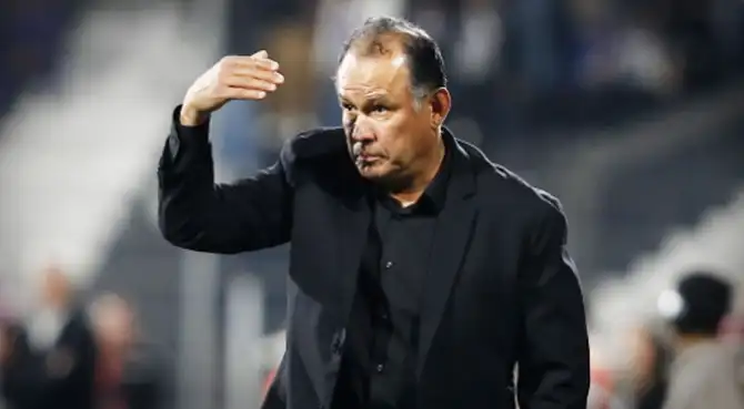 Juan Reynoso, ex DT de Perú y Universitario, suena para firmar por club campeón