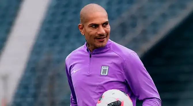 Paolo Guerrero ahora juega en otro puesto con Alianza Lima Paolo Guerrero ahora juega en otro puesto con Alianza Lima