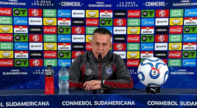 Horacio Melgarejo vivió tenso momento con periodista tras la goleada de Cienciano sobre Botafogo.