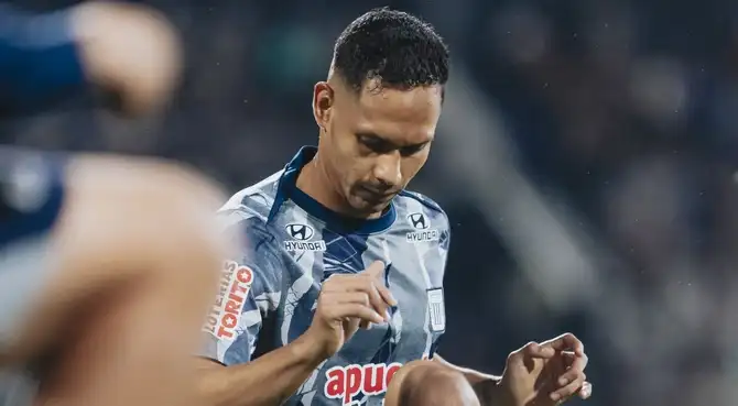 Renzo Garcés salió lesionado del partido ante UTC en Matute.