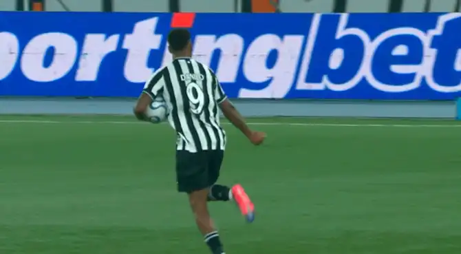 Danilo Pereira convirtió el 1-0 de Botafogo en el inicio del partido.
