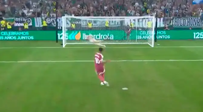 Kylian Mbappé falló penal que le daba el empate al Real Madrid ante Real Betis. Foto: RM4
