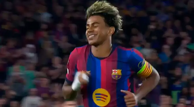 Golazo de Lamine Yamal de tiro libre para el 4-0 del Barcelona vs Feyenoord