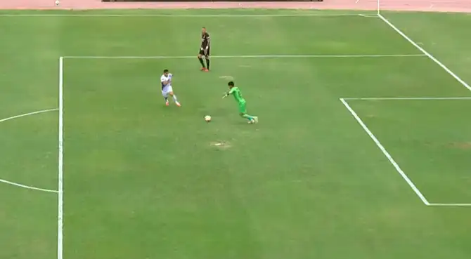 Gol de Alianza Atlético tras blooper del portero de Sport Boys.