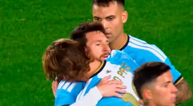 Gol de Nico Paz para poner el 2-0 de Argentina contra Benín Gol de Nico Paz para poner el 2-0 de Argentina contra Benín