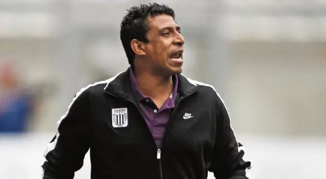 José Soto, ídolo de Alianza Lima, lanzó duro comentario sobre el arbitraje.