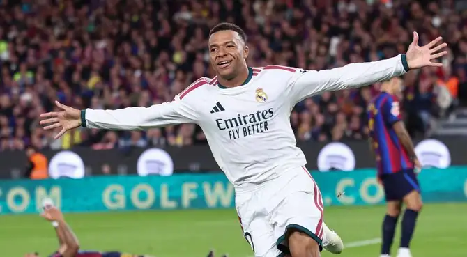 Kylian Mbappé anotó un doblete para derrotar al Barcelona en su casa.
