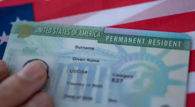 El Green Card es uno de los credenciales que permite a los extranjeros obtener la residencia.