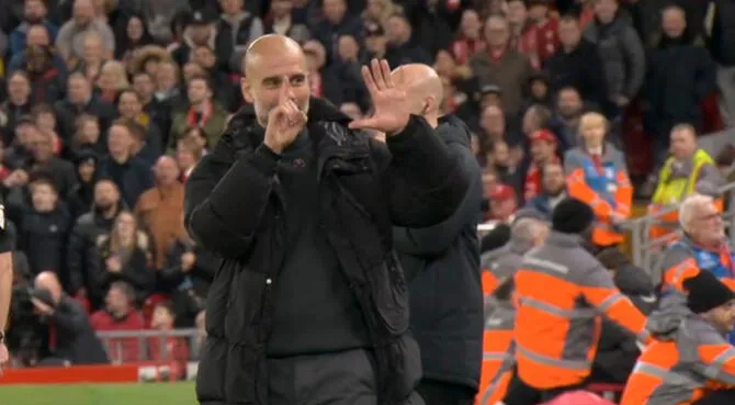 Pep Guardiola y el gesto a los hinchas de Liverpool treas derrota de Manchester City.