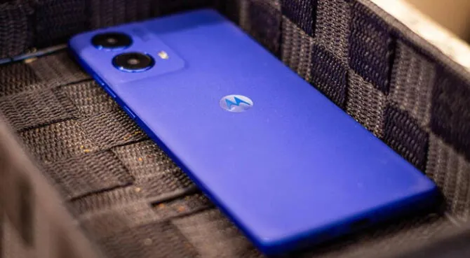 El Motorola G85 5g es el gama media más potente y barato de Motorola, el cual supera en todo al iPhone 16.
