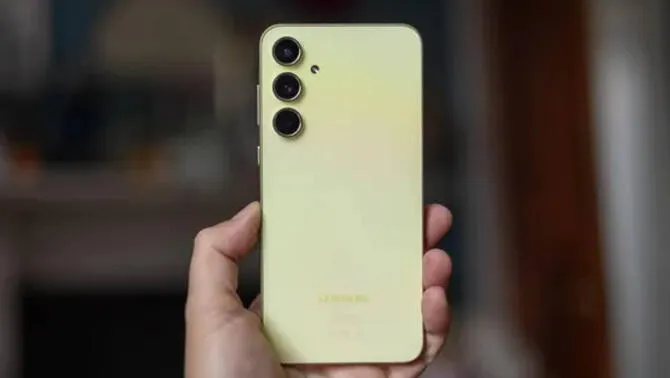 El Galaxy A55 5G es uno de los mejores teléfonos de gama media y ha superado al Galaxy A56 de 2025. Conoce su destacada ficha técnica.