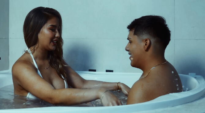 Xiomy Kanashiro vivió un singular momento con Chechito durante videoclip.